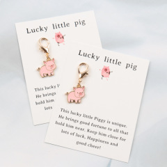 クロスボーダーの爆発的なLucky Little ggかわいいコブタのキーホルダーは、言葉の友人の感情的な成長カードを奨励しています