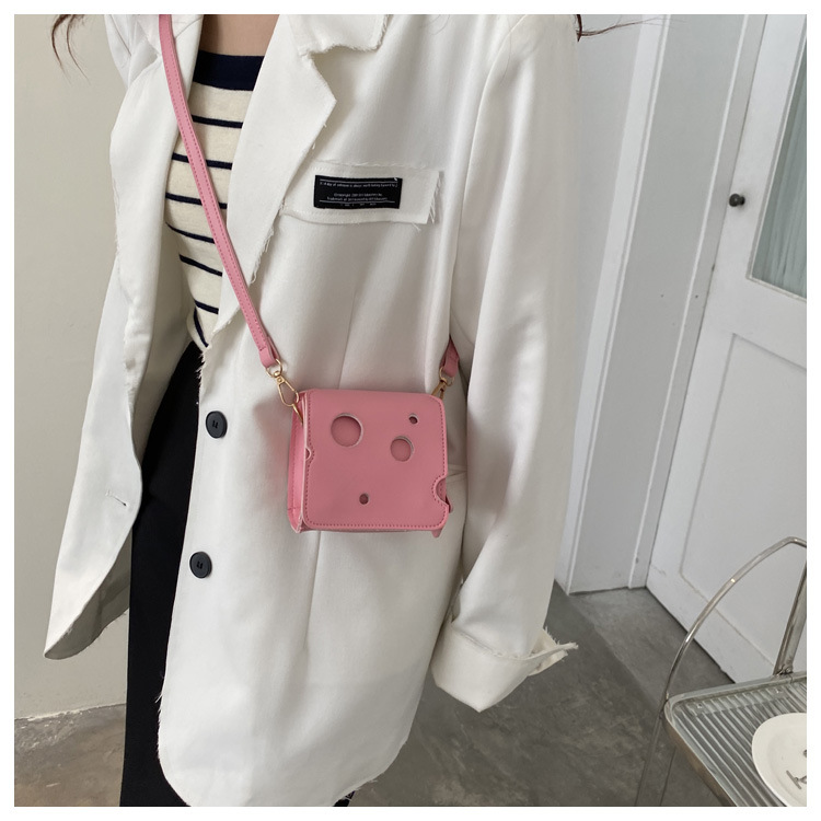 Women's Mini Pu Leather Solid Color Streetwear Square Magnetic Buckle Square Bag display picture 4