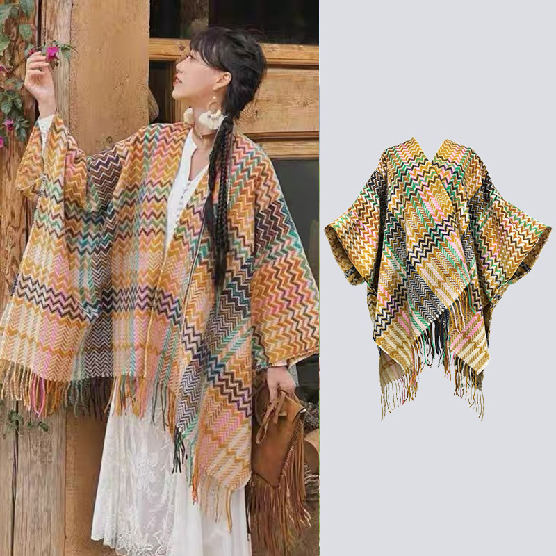 Viaje en el oeste de Sichuan vestido con una capa de chal de peluche de Yunnan Xinjiang de otoño y invierno estilo nacional de punto capa de rayas