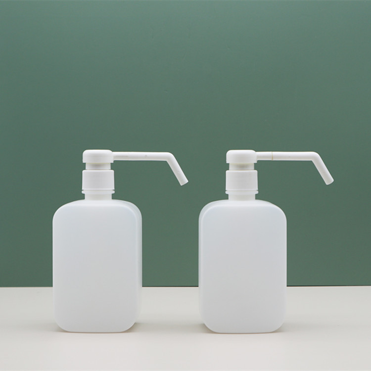 HDPE blanco plano cuadrado de plástico de boca larga de mango largo cabeza de la bomba botella de spray 500ml botella desinfectante de lavado de manos desechable