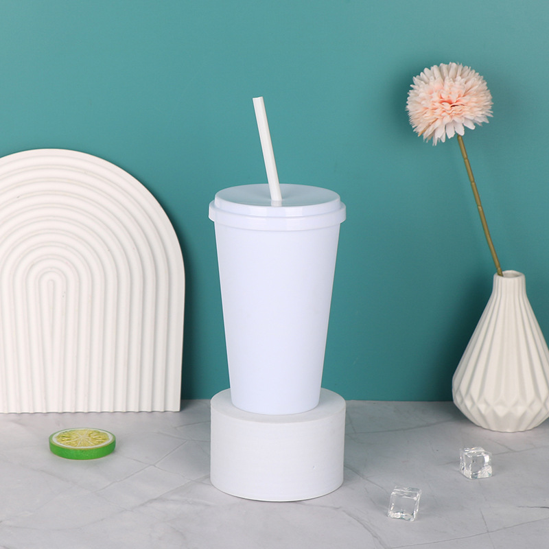 Caramelo transfronterizo red de color rojo ventas calientes sin borde taza de paja de plástico americano con tapa taza de paja taza de agua mayorista