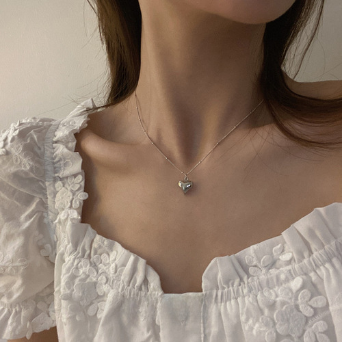 Eurasian cross-border jewelry, minimalist Insta fairy cool and indifferent heart pendant necklace, niche short pendant necklace