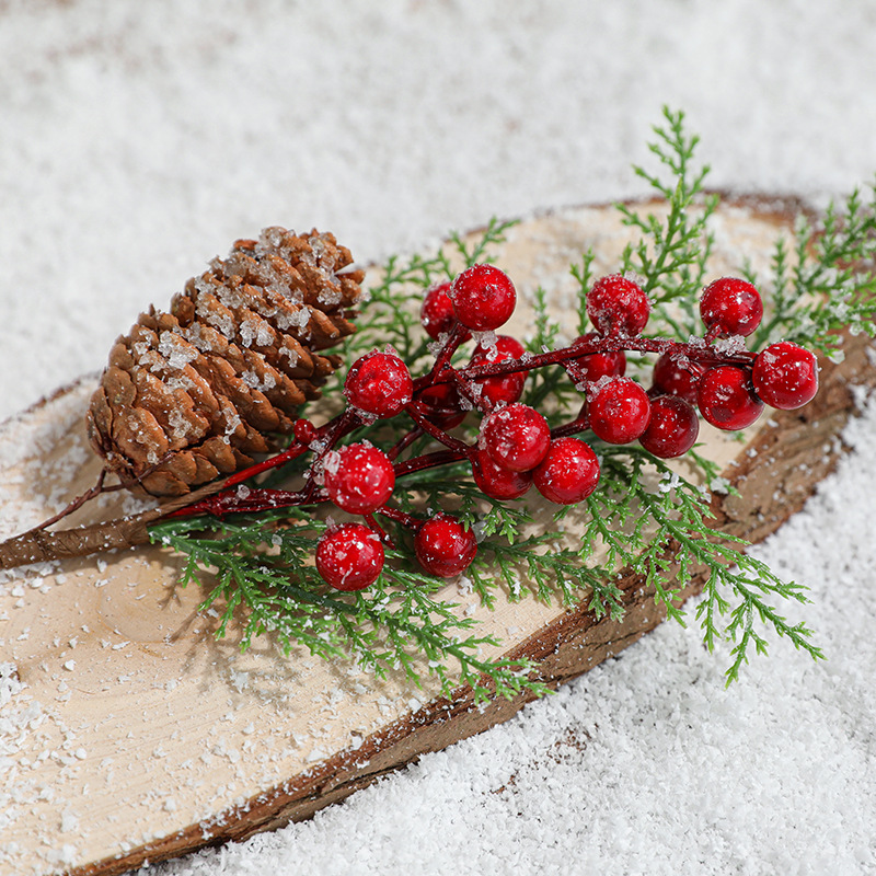 Decoraciones navideñas transfronterizas con bayas, frutos rojos, piñas, enredaderas de cerezo y ramas de pino para accesorios de decoración de árboles de Navidad.