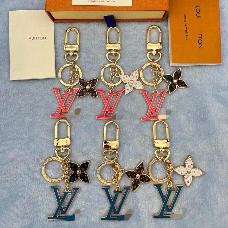 V Letter Black and White Three-Color Floral Pendant Designer Bag Women's Bag Zinc Alloy Keychain Cross-Border Lujia Pendant