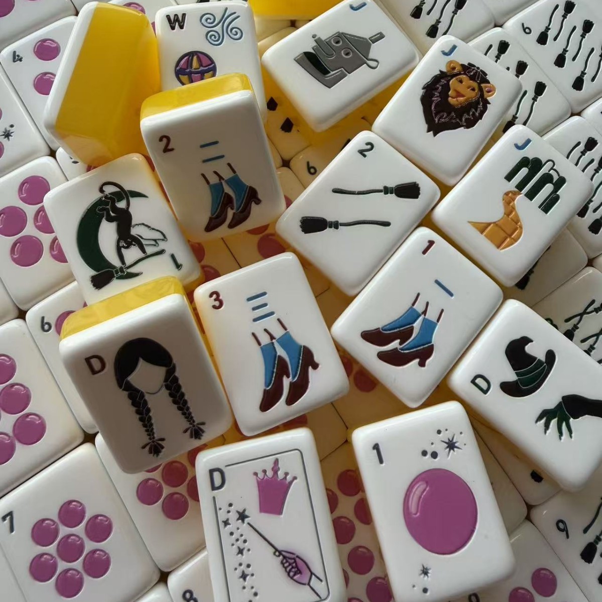 American-style creative mahjong tiles, acrylic hand-picked cartoon-themed party board game toy, double-layer yellow high-heeled shoes