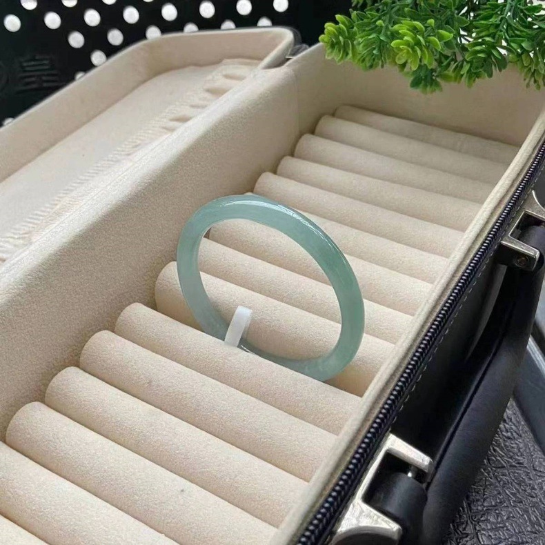 Vòng tay ngọc bích tự nhiên Miến Điện A màu xanh nhạt dáng tròn đẹp chi tiết 6