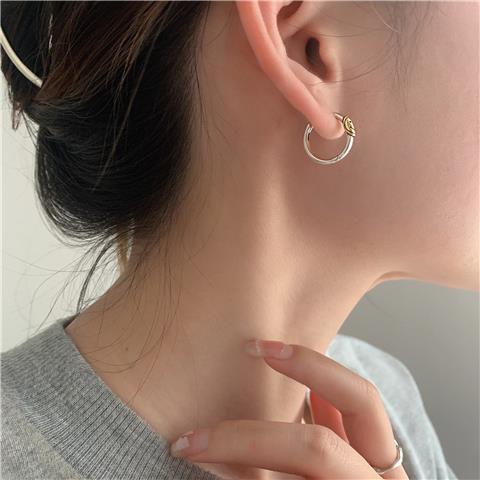 Eloch s925 plata retro sonriente tailandés perfiles de plata simple y versátil nicho de diseño orejas M01252