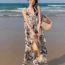 2025新款法式吊带水墨画碎花沙滩连衣裙女夏季外穿质感高级感气质
