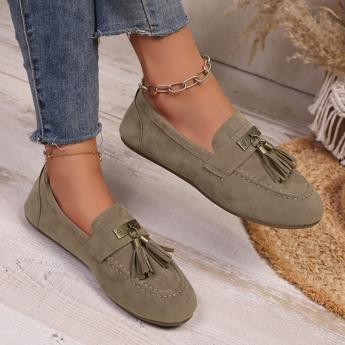 Damen-Slipper in Übergröße, flach, aus Wildleder, mit Quasten, runder Zehenpartie, bequem, für einen Fuß geeignet_voghion.com