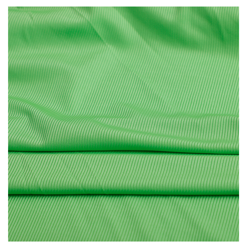 En stock suministro de poliéster alta tela drapeado elástico 180g imitación brocado costilla seda primavera y verano ligero moda ropa mujer