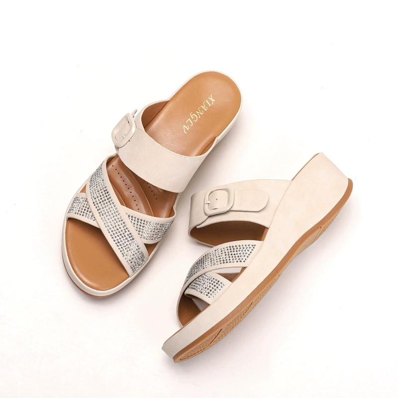 Slippers platform, non-slip footwear, fashionable slide for leisure, boho style, for import, soft sole