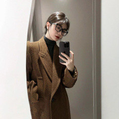 ウールコート女性のための 2025 秋と冬の新しいメイラードヘップバーンスタイル韓国スタイル小柄な気質厚いウールコート