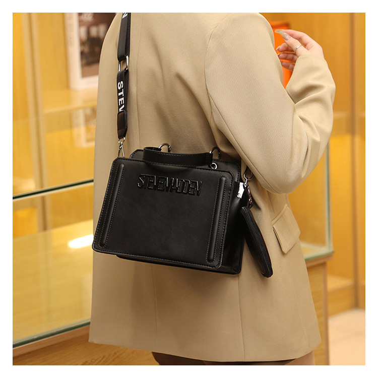 WomenS Fashion Solid Color Plaid Soft Surface Rivet Square Zipper Messenger Bag Artificial Leather Shoulder Bagspicture2