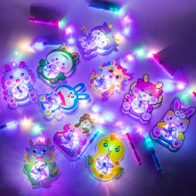 新款创意PVC风车小灯笼手提发光卡通灯笼日礼物儿童发光益智玩具