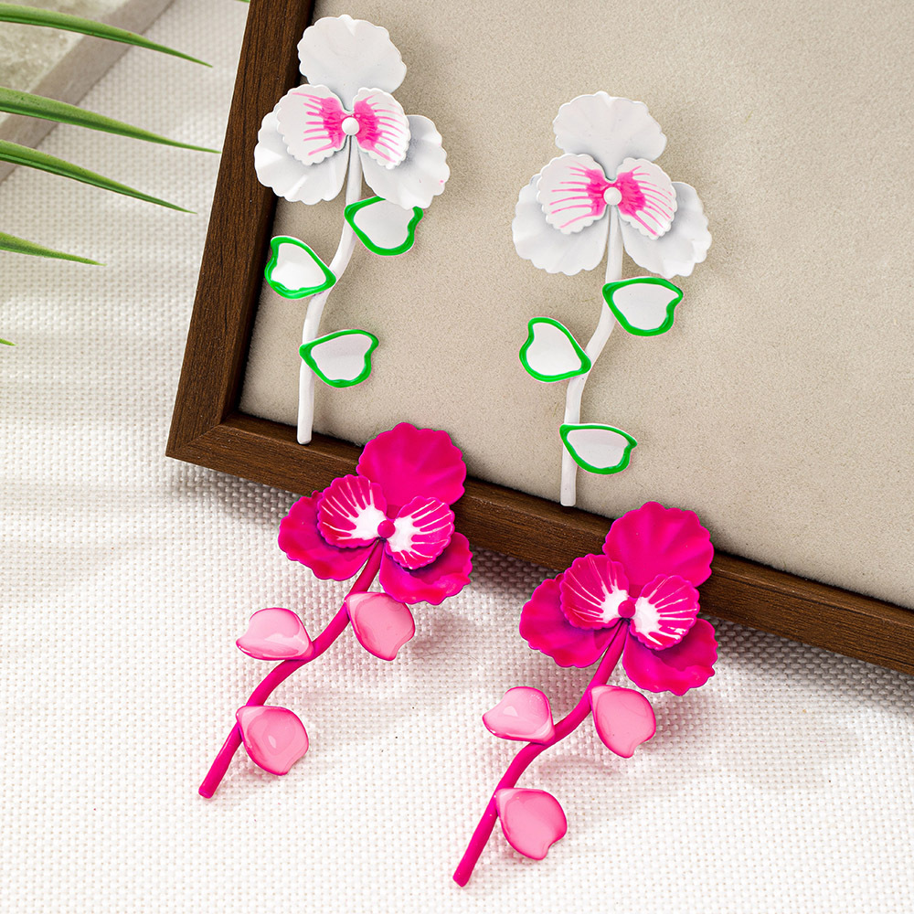 trend long retro elegant fashionable earrings with tassels