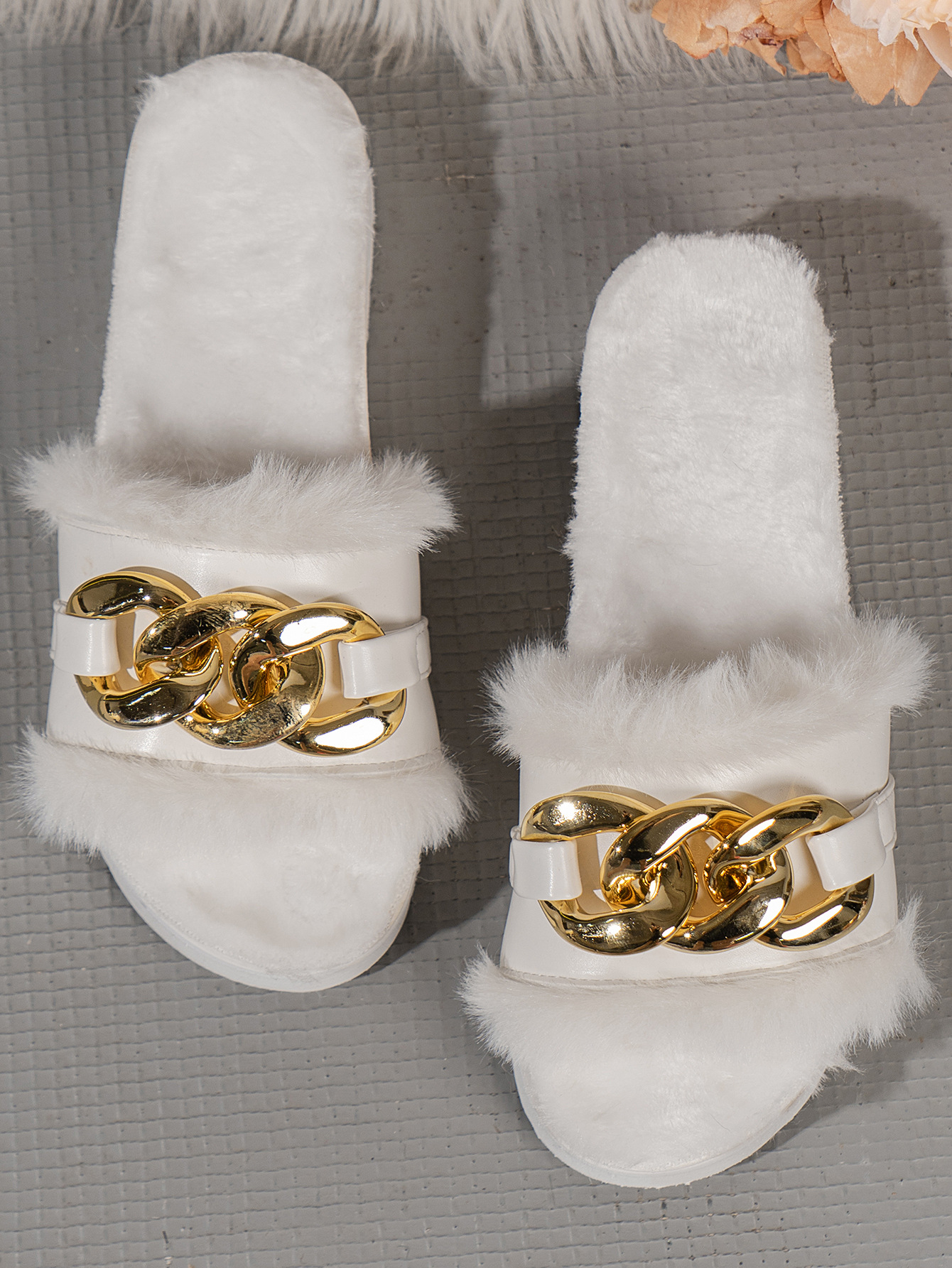 2024 nueva moda abertura zapatillas de lana zapatillas de cadena metálica zapatillas de algodón para mujeres ocio interior calentamiento zapatillas