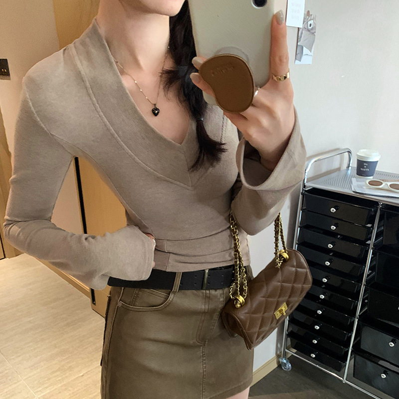 Yujie's Spice Girl with All Kinds of Chanties Slim Fit with Shoulder Pad V-neck Base Shirt Women's Autumn and Winter Foreign-style Inner T-shirt Top
