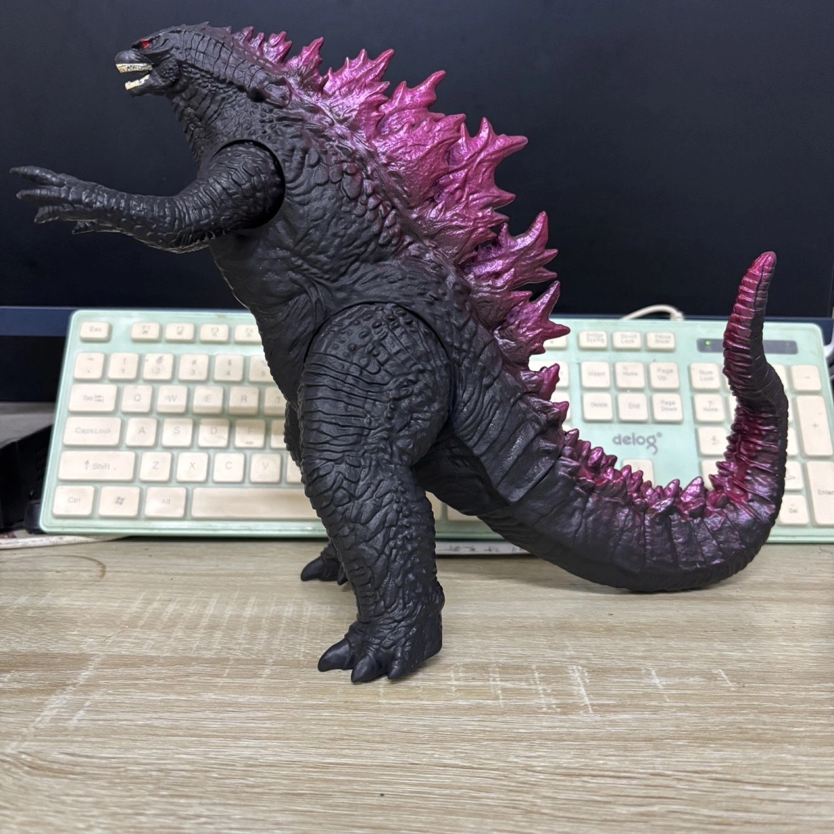 大型モンスタービニールソフトラバーウルトラマンモンスターおもちゃ男の子子供のおもちゃ夜市景勝地露店モンスター