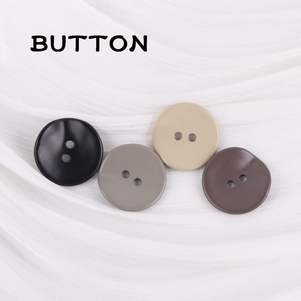 志禾 卡其色不规则两眼简约韩系风衣塑料扣呢子大衣毛衣开衫扣子