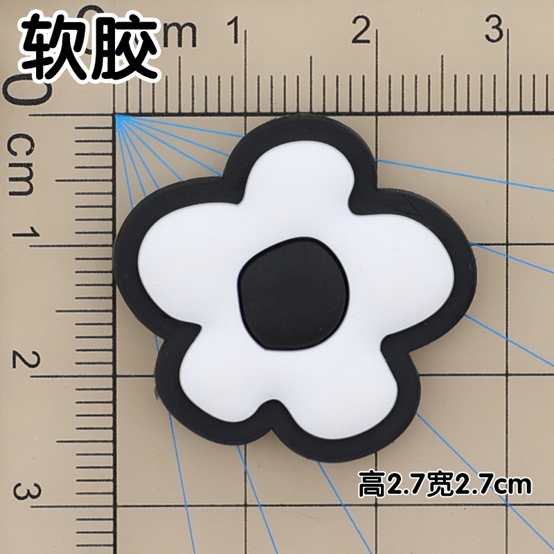 부드러운 접착제 검은 꽃 2.7cm