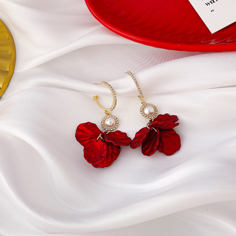 New Red Bead Petal Tassel Earrings display picture 14