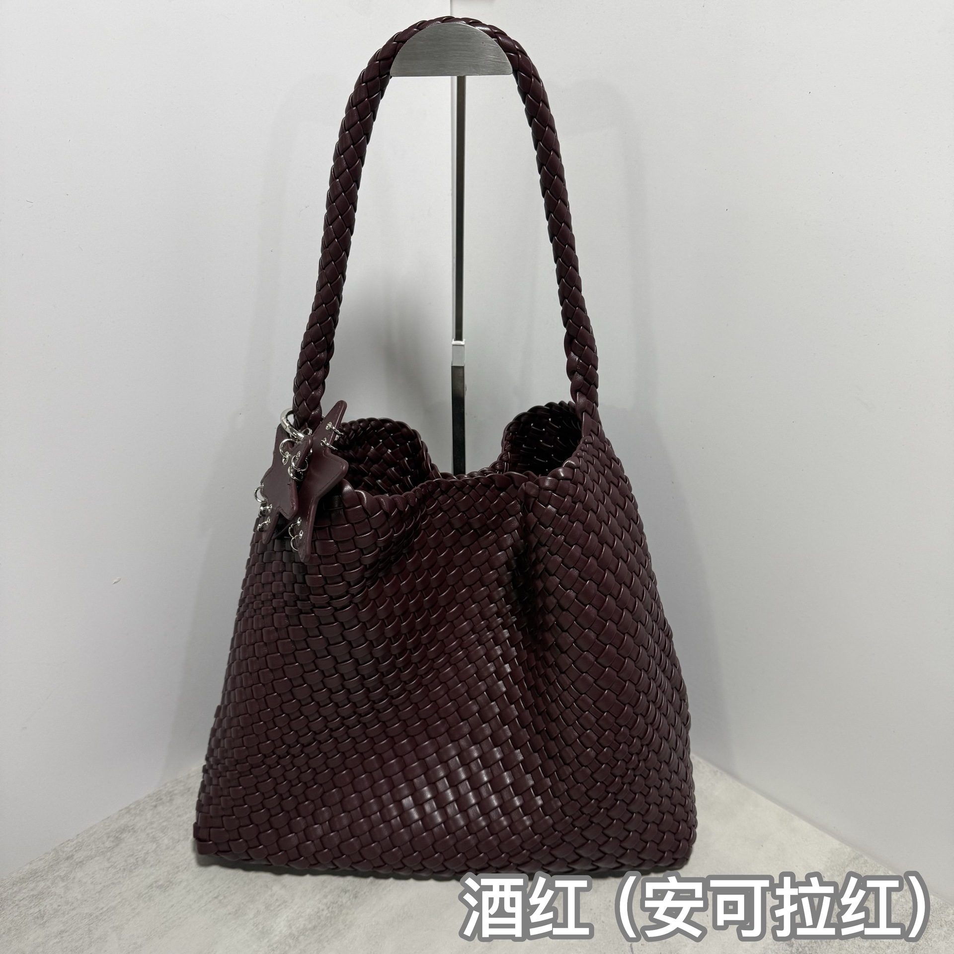 앵커 레드 라지