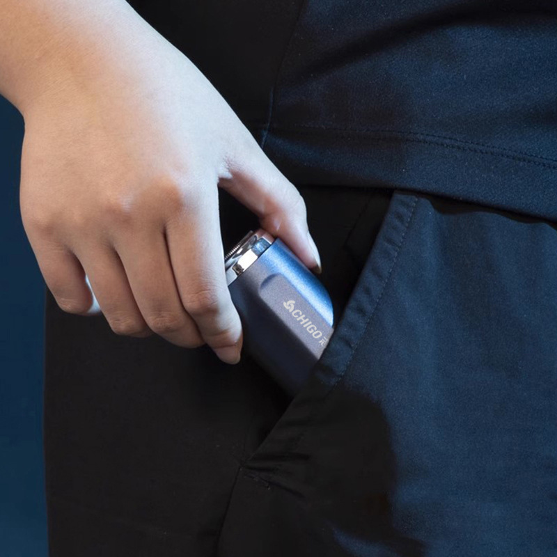Chigo シェーバー ミニ電気メンズシェーバー 全身洗えるシェーバー サスペンションヘッド 洗える 車載|undefined