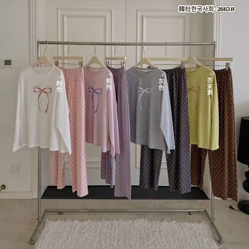 Korean Society 2663 # Cream polka dot bow tie color-blocked pajama set, can be worn as outerwear, loose and flowing loungewear Korean Society 2663 # Cream polka dot bow tie color-blocked pajama set, can be worn as outerwear, loose and flowing loungewear