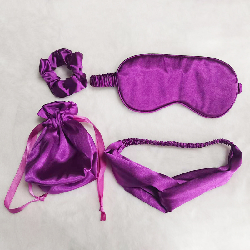 Máscara de ojo de seda artificial conjunto de cuatro piezas con regalo de mano Net Red intestino grueso banda de pelo bolsa de almacenamiento máscara de ojo de seda traje de dormir
