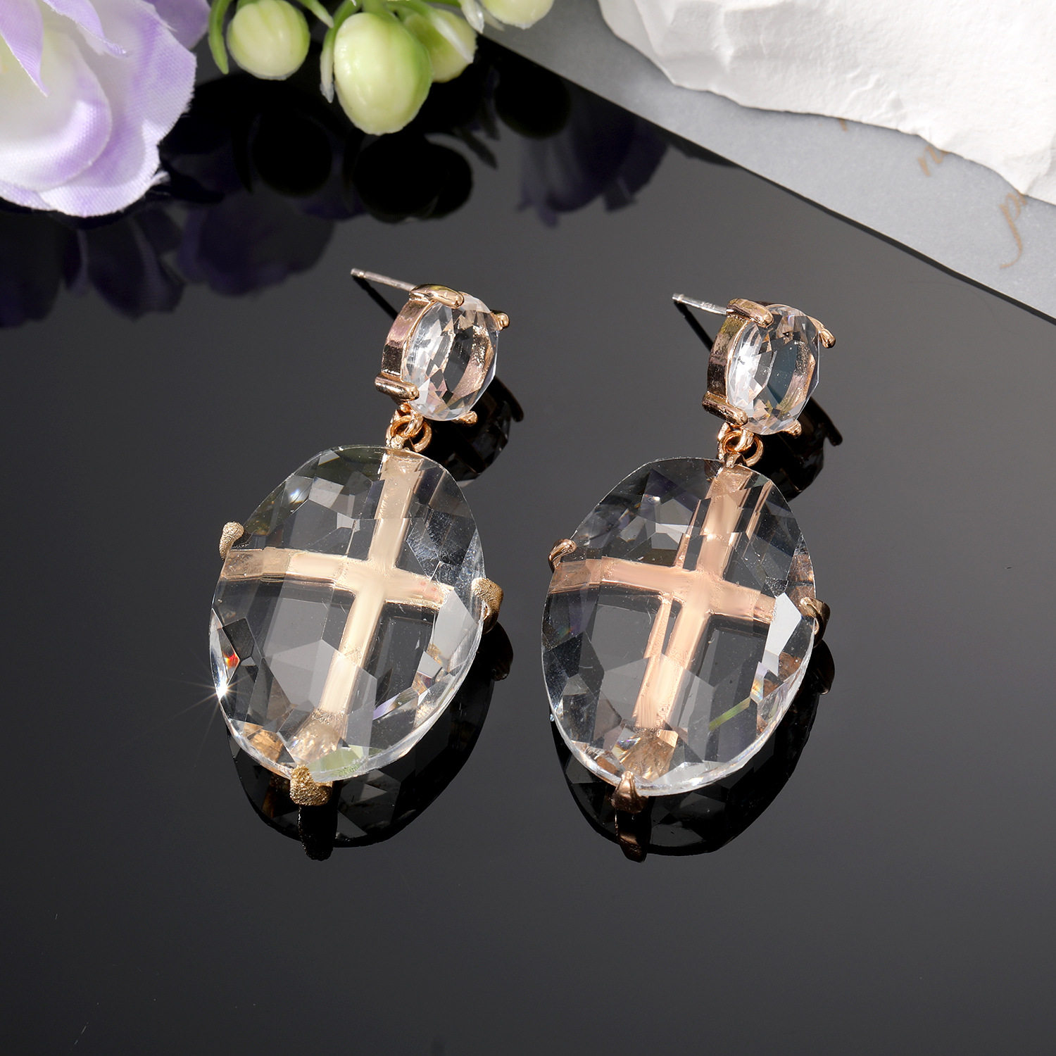 Oversized Sculptural Clear Acrylic Clip-on Earrings For Women_voghion.com