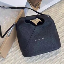 �R����MM6Ůʿ��ɫ��֦�yţƤͨ�ڰٴ�μ�б�������ˮͰ��