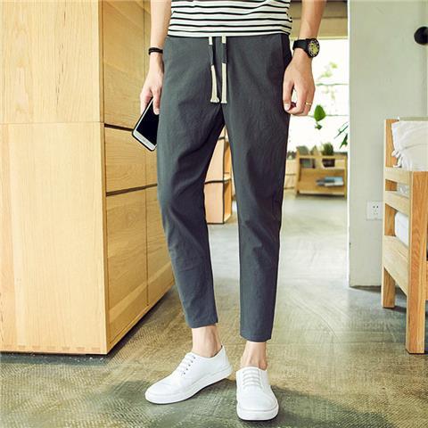 Pantalones cortos casuales pantalones de verano de 9 puntos para hombres, pies pequeños, pantalones de lino rectos coreanos sueltos, pantalones harem para estudiantes de secundaria para hombres