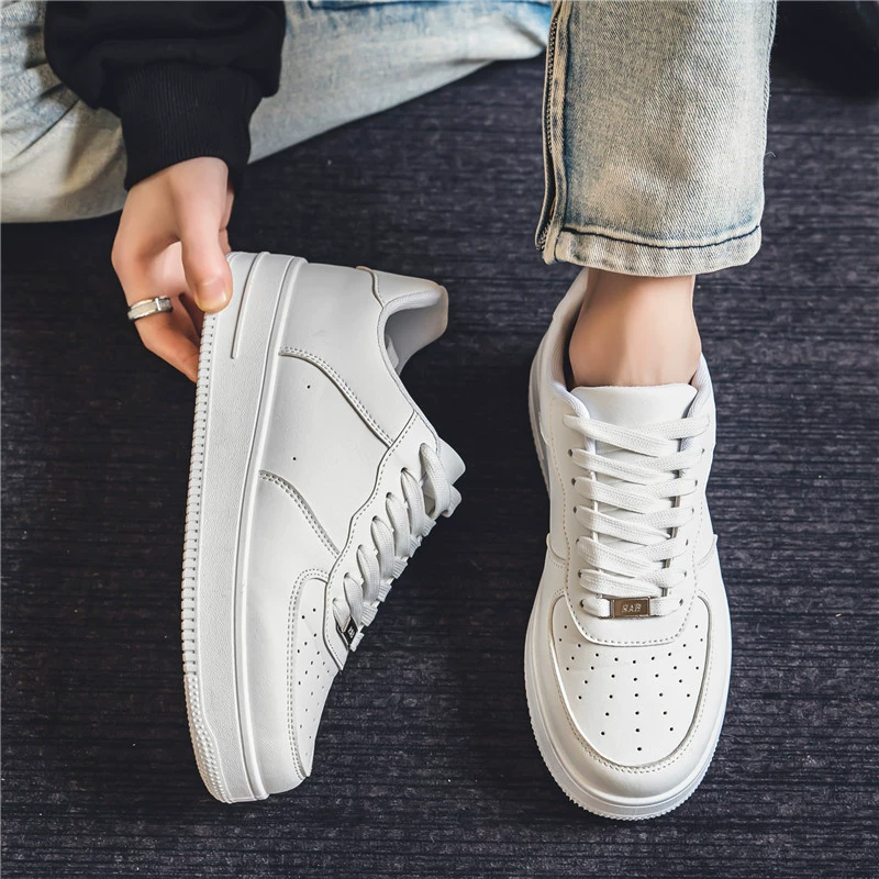 Новая маленькая кожаная обувь для мужчин весной 2025 года