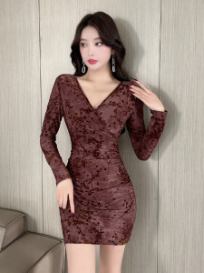 Long sleeved velvet halo dyed slim fit wrap buttocks dress