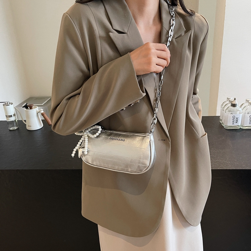 Nueva moda de verano de hombro bajo la braza 2024, bolso de moda simple, bolso de mano de cadena universal