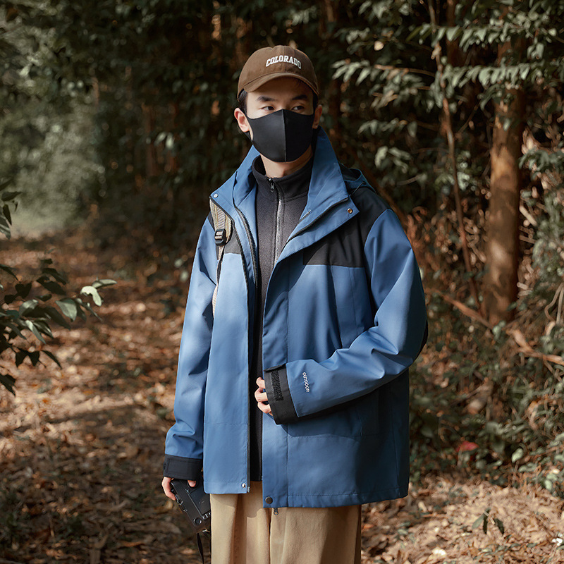Hombres y mujeres tres en uno al aire libre desmontable a prueba de viento impermeable ropa de trabajo de montaña abrigo caliente logotipo impreso