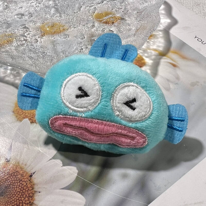 醜い魚の絵文字パッケージ、きしむペンダント、漫画のぬいぐるみ、カクレクマノミ人形、バッグキーホルダーペンダント、屋台卸売|undefined