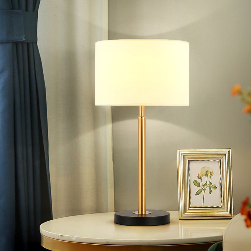 Lámpara de mesa de tela estilo americano, lámpara LED sencilla para hotel, lámpara de mesa para habitación de huéspedes, lámpara de estudio creativa, nueva lámpara de mesa para sala de estar