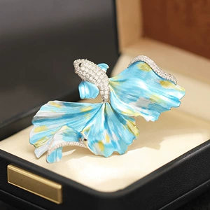 Light Luxury and High-End Enamel Glaze Blue and Red Elegant Anchovy Brooch Exquisite Marine Life Pin for Men and Women