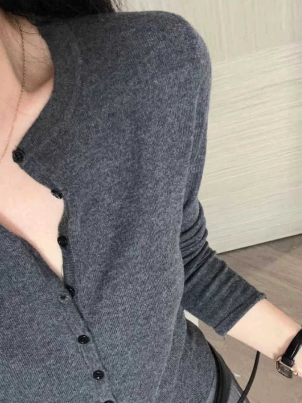 老钱风精纺羊毛针织衫女修身正肩上衣25新款秋冬v领修身内搭打底|undefined