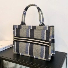 Large-capacity women's bag, 2021 summer new trendy fashion Korean-style textured Instagram-worthy tote bag&mdash;perfect for shoulder or hand carrying