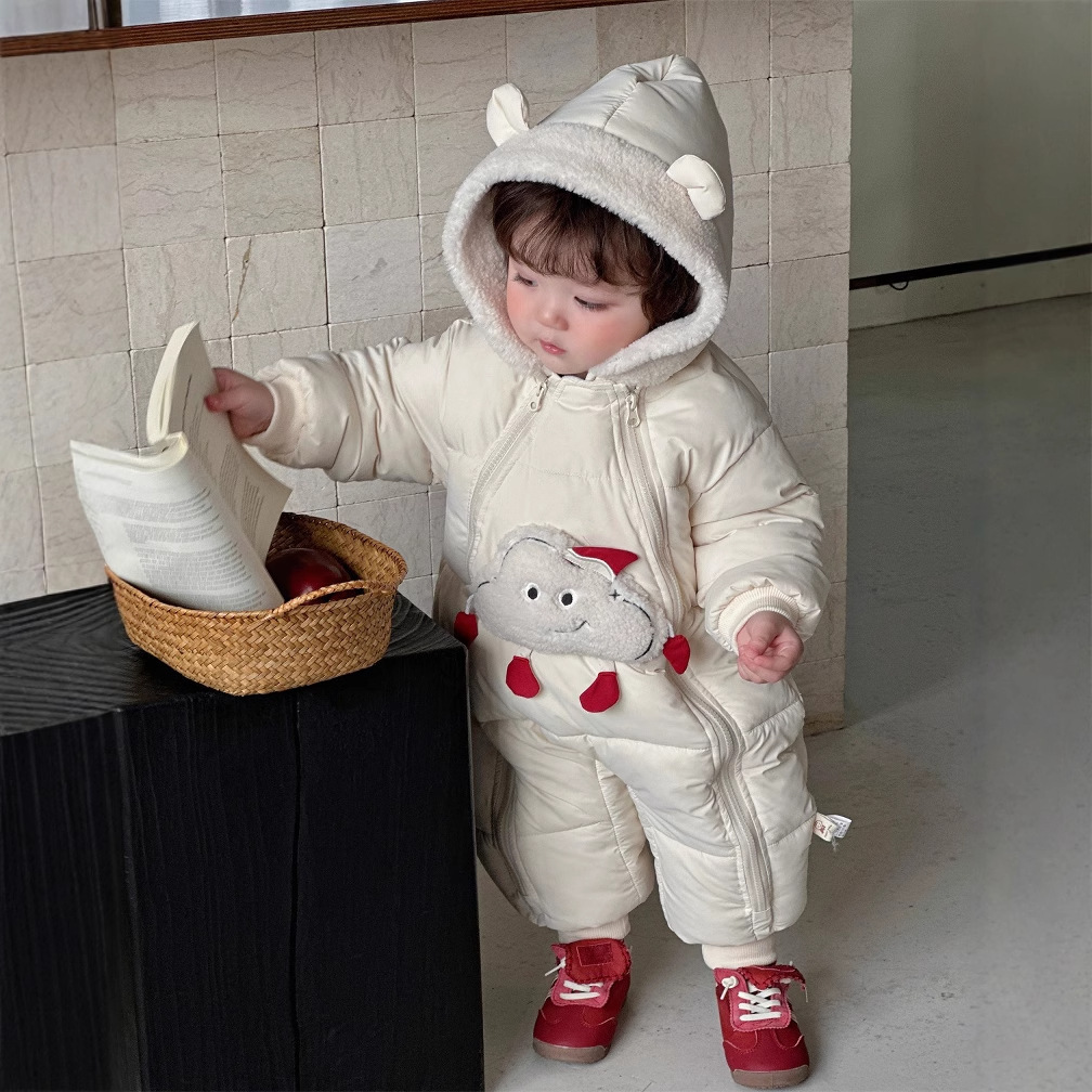 Nuevo Mono de Invierno 2025 Estilo Coreano con Diseño de Nube para Bebé, con Forro Polar y Relleno de Algodón, Elegante Traje de una Pieza para Niños