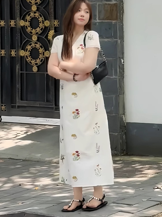 2025年新作Jinggu Chaohua XitieフレンチレトロスタイルファッショナブルなVネック刺繍ウエストロングドレス|undefined