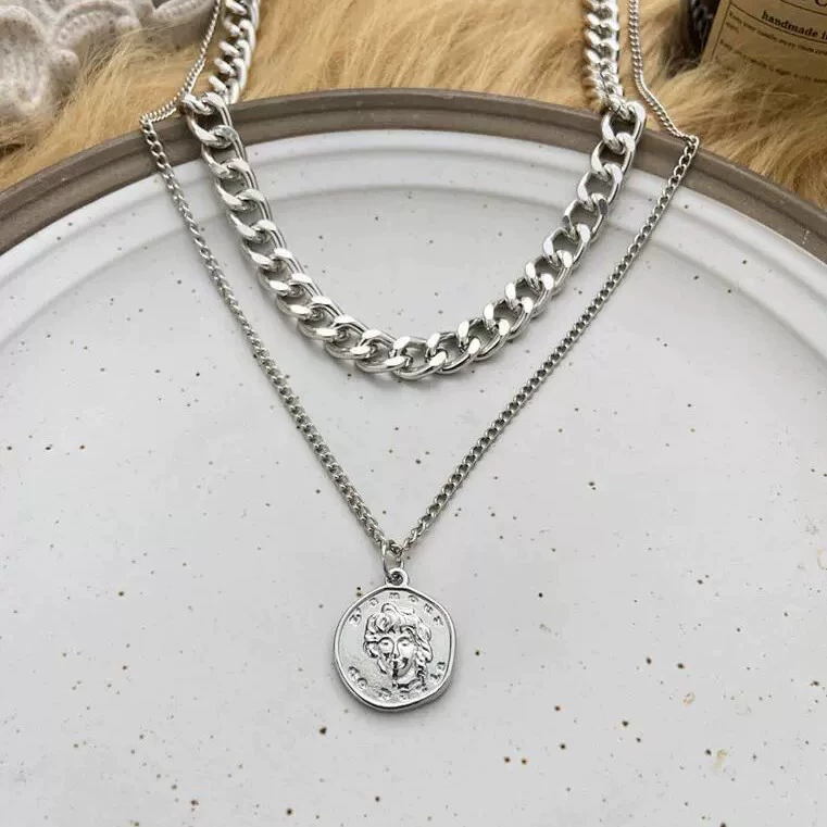 Европейская и американская трансграничная персонализированная модная крутая короткая цепочка на ключицу в стиле хип-хоп, двухслойная толстая цепочка в стиле панк, ретро-портретное ожерелье с подвеской