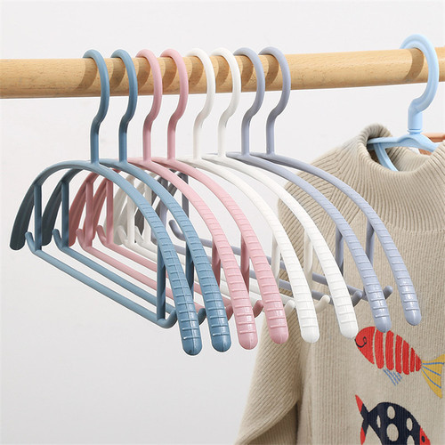 Semi-circular traceless plastic clothes hanger household adult macaron color non-slip clothes hanger clothes support manufacturer