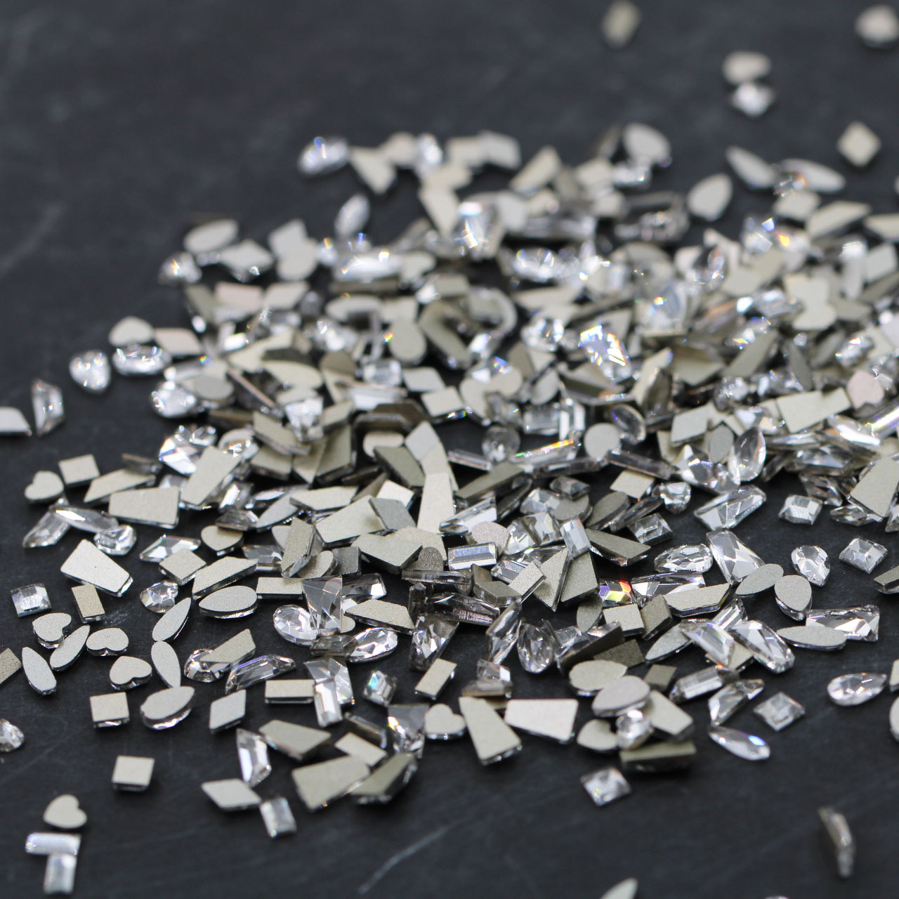 Wen Genie mismo estilo tamaño pequeño plano especial en forma de uñas de diamante Super brillante blanco mini mezclado flash diamante joyería de uñas