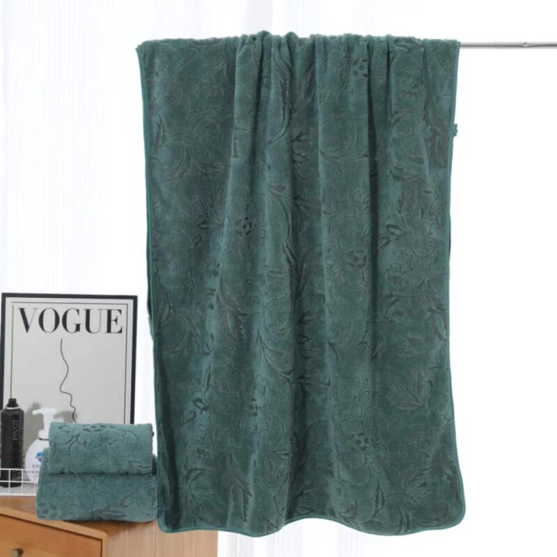 Cross-border foreign trade warp knitted green thick bath towel 70*140 coral velvet bath towel towel cheap Cross-border foreign trade warp knitted green thick bath towel 70*140 coral velvet bath towel towel cheap