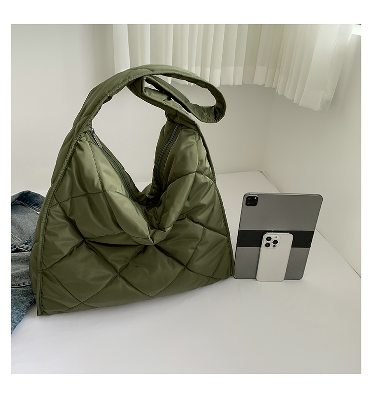 Women's Large Pu Leather Solid Color Lingge Streetwear Square Zipper Shoulder Bag display picture 24