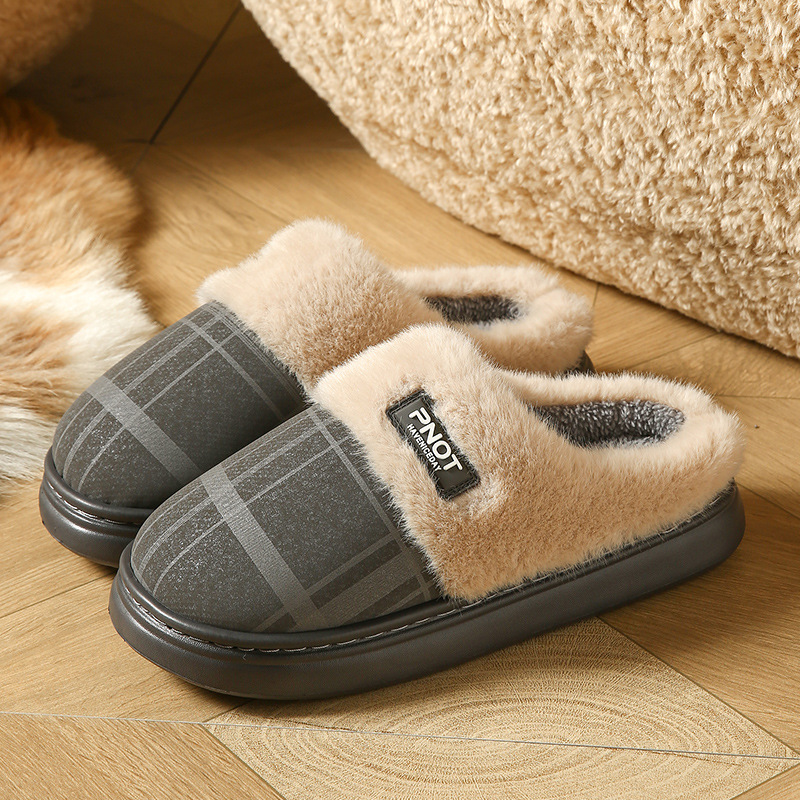 2025 nuevas zapatillas de algodón de alta calidad de invierno para mujeres con una parte inferior gruesa de terciopelo grueso para mantener cálidas parejas de algodón zapatillas de tamaño grande para hombres