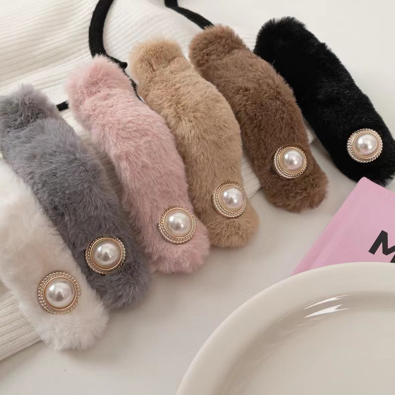 Maillard pearl plush duck bill clip Internet celebrity lazy back of head hair clip autumn and winter hairpin_voghion.com